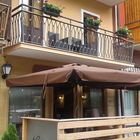 Hotel La *